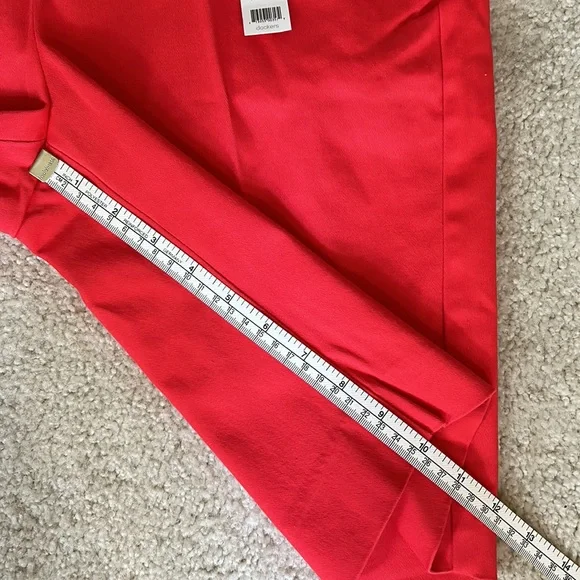 NWT Dockers Ideal Bermuda Woman’s Shorts Size 6 - Picture 11 of 15